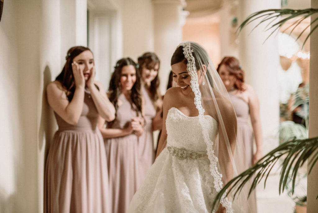 5 first looks that make fantastic photos | The Internet's Maid of Honor